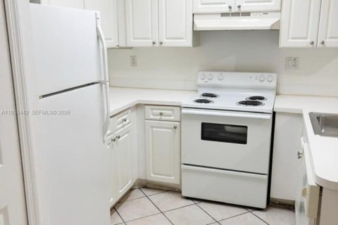 Condo in Miami, Florida, 1 bedroom  № 2011508 - photo 2