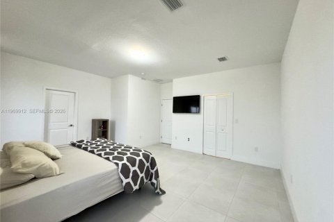 House in Miami, Florida 4 bedrooms, 239.87 sq.m. № 2030699 - photo 13