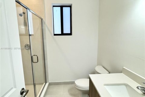 House in Miami, Florida 4 bedrooms, 239.87 sq.m. № 2030699 - photo 17