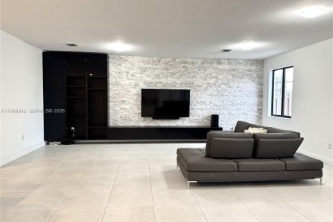 House in Miami, Florida 4 bedrooms, 239.87 sq.m. № 2030699 - photo 7