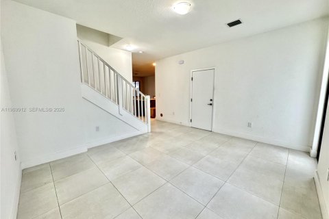 House in Miami, Florida 4 bedrooms, 239.87 sq.m. № 2030699 - photo 2