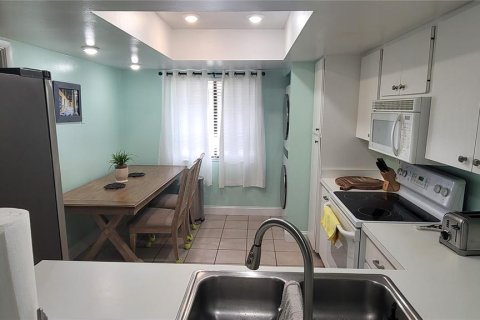Снять в аренду кондоминиум в Брейдентон, Флорида 6 комнат, 148.18м2, № 1900470 - фото 3