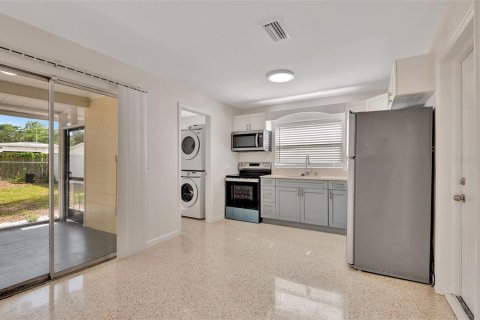 Casa en alquiler en Tampa, Florida, 3 dormitorios, 139.35 m2 № 1866573 - foto 6