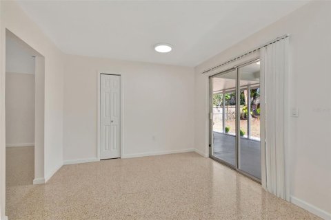 Casa en alquiler en Tampa, Florida, 3 dormitorios, 139.35 m2 № 1866573 - foto 5