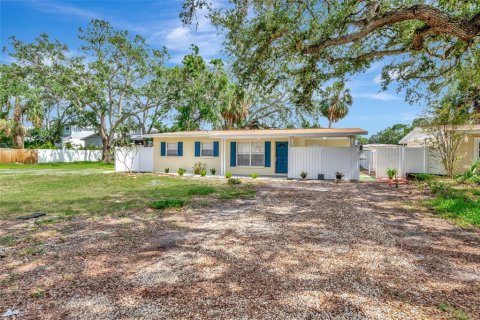 Casa en alquiler en Tampa, Florida, 3 dormitorios, 139.35 m2 № 1866573 - foto 1