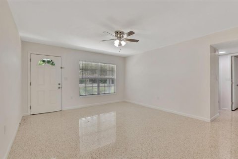 Casa en alquiler en Tampa, Florida, 3 dormitorios, 139.35 m2 № 1866573 - foto 3