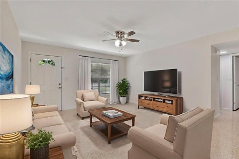 Casa en alquiler en Tampa, Florida, 3 dormitorios, 139.35 m2 № 1866573 - foto 2