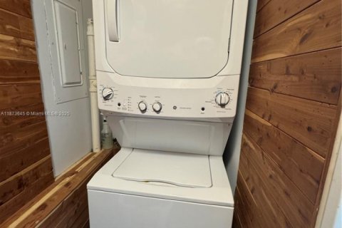 Condo in Hillsboro Beach, Florida, 2 bedrooms  № 1926249 - photo 20