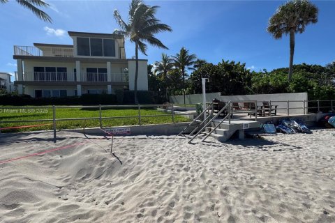 Condo in Hillsboro Beach, Florida, 2 bedrooms  № 1926249 - photo 23