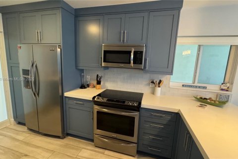 Condo in Hillsboro Beach, Florida, 2 bedrooms  № 1926249 - photo 5