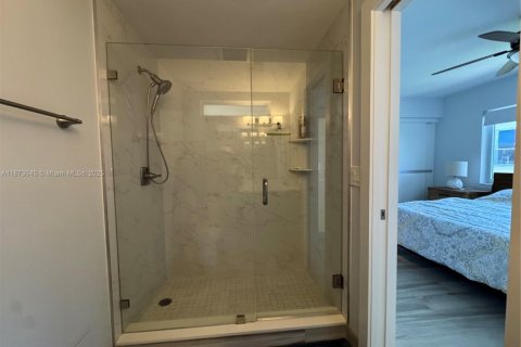 Condo in Hillsboro Beach, Florida, 2 bedrooms  № 1926249 - photo 11