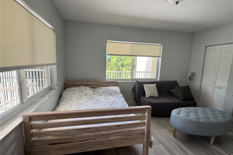 Condo in Hillsboro Beach, Florida, 2 bedrooms  № 1926249 - photo 9