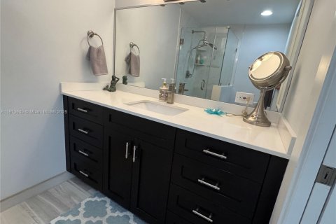 Condo in Hillsboro Beach, Florida, 2 bedrooms  № 1926249 - photo 13