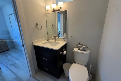 Condo in Hillsboro Beach, Florida, 2 bedrooms  № 1926249 - photo 10