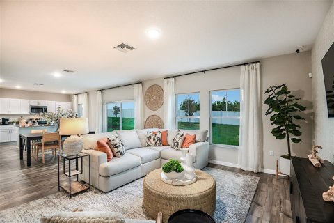 House in Haines City, Florida 5 bedrooms, 224.82 sq.m. № 2277856 - photo 11