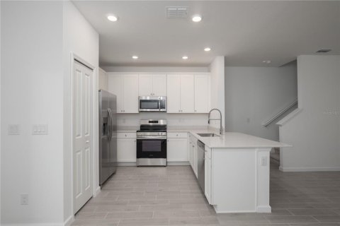 Condo in Newberry, Florida, 3 bedrooms  № 2211700 - photo 8