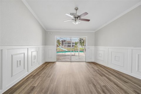 House in New Port Richey, Florida 5 bedrooms, 250.09 sq.m. № 2227778 - photo 16