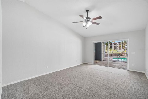 House in New Port Richey, Florida 5 bedrooms, 250.09 sq.m. № 2227778 - photo 14