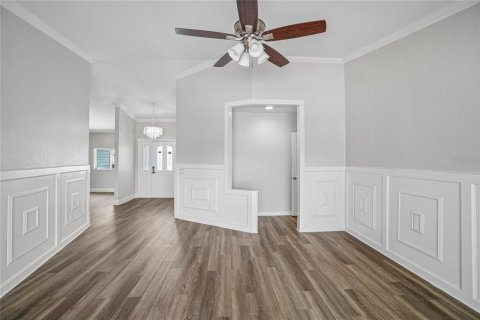 House in New Port Richey, Florida 5 bedrooms, 250.09 sq.m. № 2227778 - photo 30