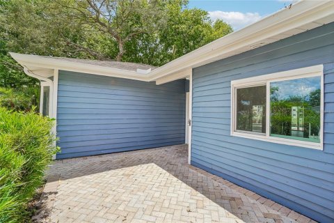 House in New Port Richey, Florida 5 bedrooms, 250.09 sq.m. № 2227778 - photo 26