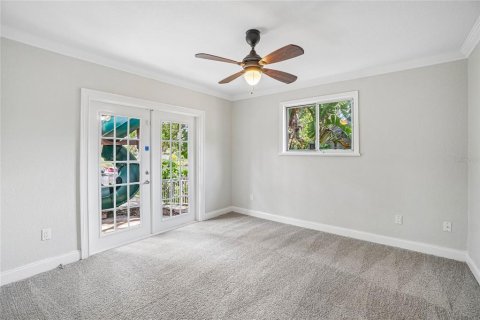 House in New Port Richey, Florida 5 bedrooms, 250.09 sq.m. № 2227778 - photo 29