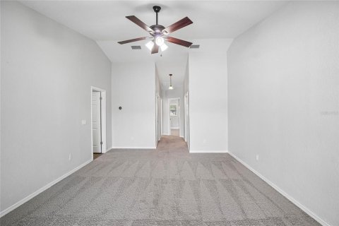 House in New Port Richey, Florida 5 bedrooms, 250.09 sq.m. № 2227778 - photo 15