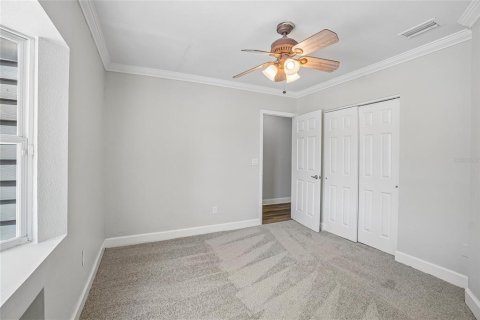 House in New Port Richey, Florida 5 bedrooms, 250.09 sq.m. № 2227778 - photo 27