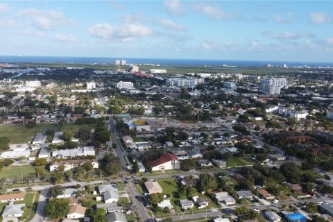 Commercial property in Dania Beach, Florida № 1863865 - photo 7