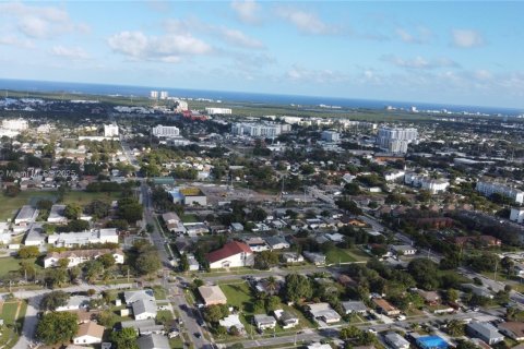 Commercial property in Dania Beach, Florida № 1863865 - photo 6