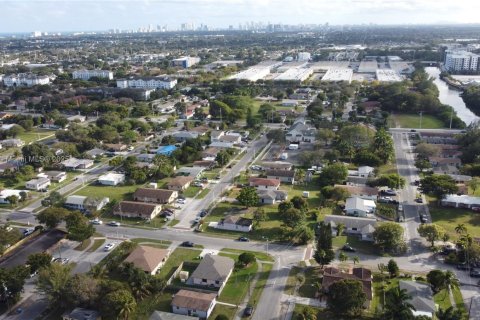 Commercial property in Dania Beach, Florida № 1863865 - photo 16