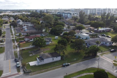 Commercial property in Dania Beach, Florida № 1863865 - photo 2