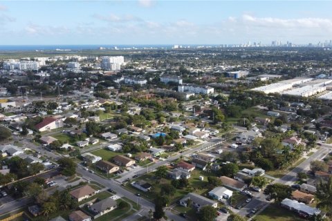 Commercial property in Dania Beach, Florida № 1863865 - photo 24
