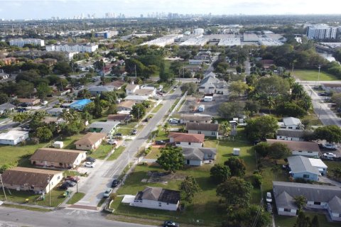 Commercial property in Dania Beach, Florida № 1863865 - photo 17