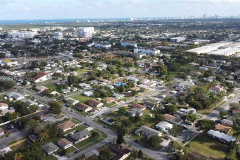 Commercial property in Dania Beach, Florida № 1863865 - photo 20