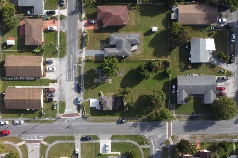 Commercial property in Dania Beach, Florida № 1863865 - photo 5