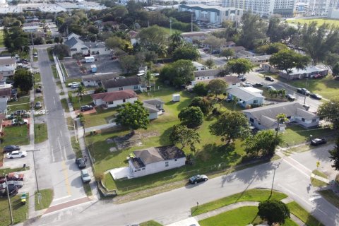 Commercial property in Dania Beach, Florida № 1863865 - photo 14