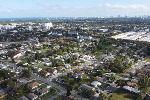Commercial property in Dania Beach, Florida № 1863865 - photo 25