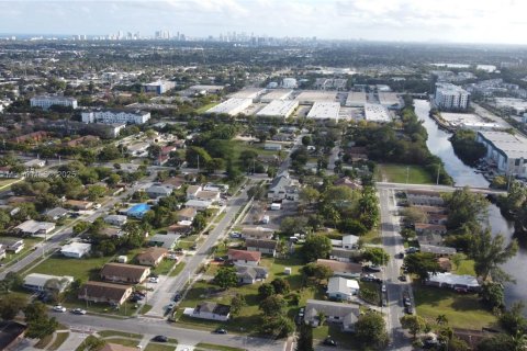 Commercial property in Dania Beach, Florida № 1863865 - photo 21