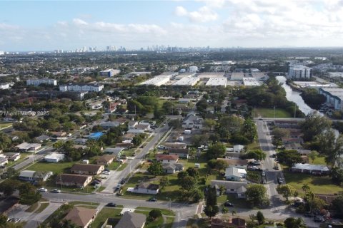 Commercial property in Dania Beach, Florida № 1863865 - photo 19
