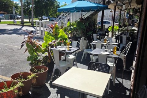 Купить коммерческую недвижимость в Норт-Майами-Бич, Флорида № 2054192 - фото 6