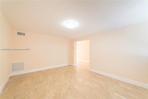Appartement à louer à Coral Gables, Floride: 2 chambres, 84.54 m2 № 1889501 - photo 2