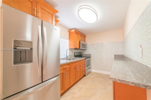 Appartement à louer à Coral Gables, Floride: 2 chambres, 84.54 m2 № 1889501 - photo 1