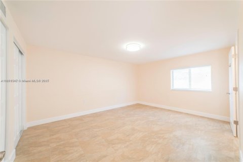 Appartement à louer à Coral Gables, Floride: 2 chambres, 84.54 m2 № 1889501 - photo 5