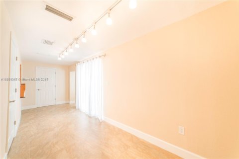 Appartement à louer à Coral Gables, Floride: 2 chambres, 84.54 m2 № 1889501 - photo 3