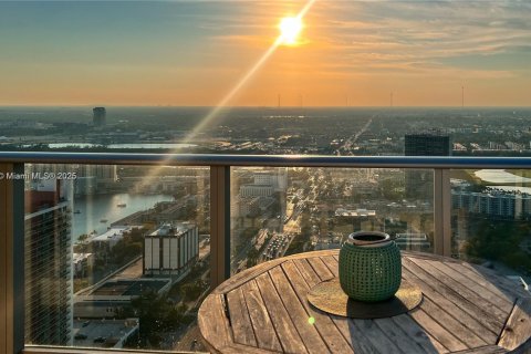 Condominio en venta en Hollywood, Florida, 2 dormitorios, 100.61 m2 № 2081846 - foto 1
