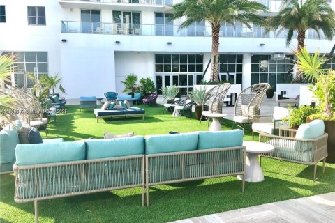 Condominio en venta en Hollywood, Florida, 2 dormitorios, 100.61 m2 № 2081846 - foto 11