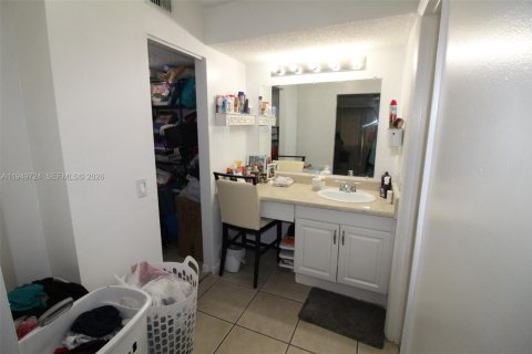 Condo in Cutler Bay, Florida, 1 bedroom № 2153041 - photo 10