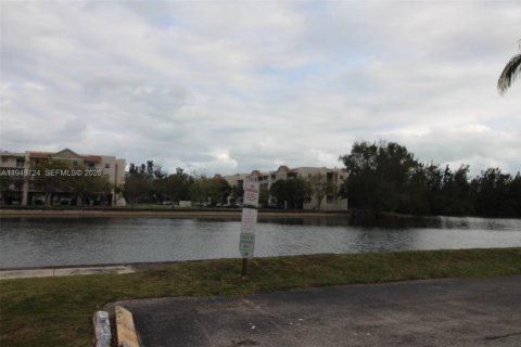 Condo in Cutler Bay, Florida, 1 bedroom № 2153041 - photo 19