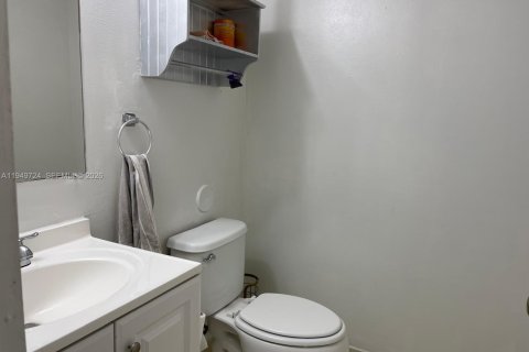Condo in Cutler Bay, Florida, 1 bedroom № 2153041 - photo 3