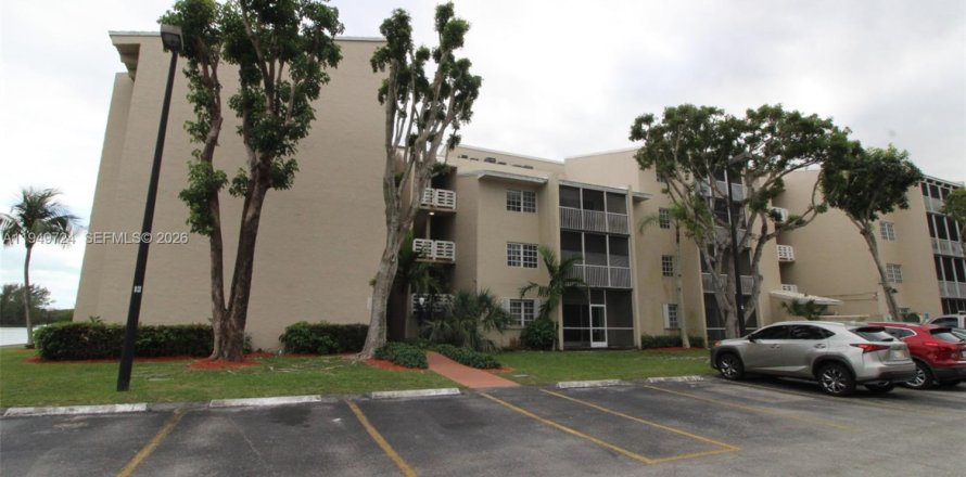 Condo in Cutler Bay, Florida, 1 bedroom № 2153041